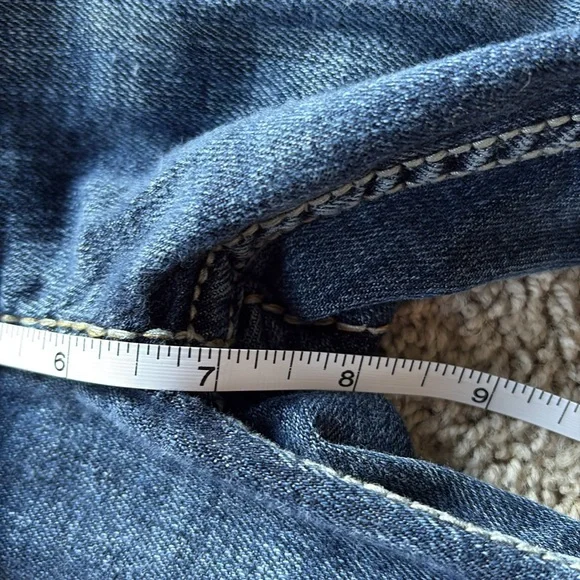 🌟SILVER JEANS: Tuesday Distressed Slim Boot Cut EUC Sz W30/L33 - Picture 11 of 13